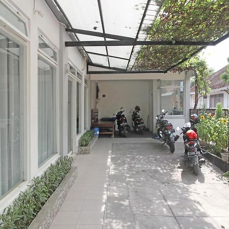 Reddoorz Near Solo Balapan Station Hotel Exterior photo
