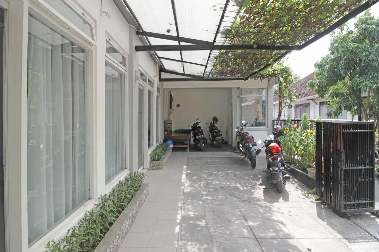 Reddoorz Near Solo Balapan Station Hotel Exterior photo