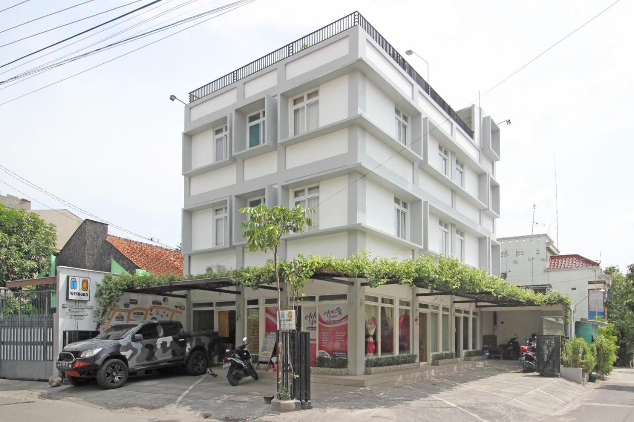 Reddoorz Near Solo Balapan Station Hotel Exterior photo